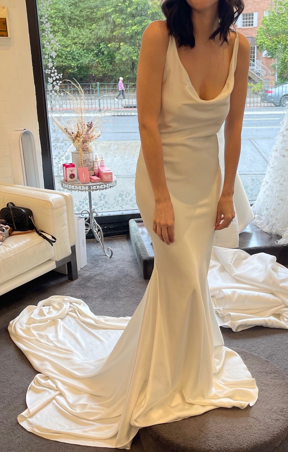 Pronovias Ribelia New Wedding Dress Save 40% - Stillwhite