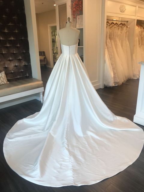 Pronovias Phoebe Sample Wedding Dress - Stillwhite