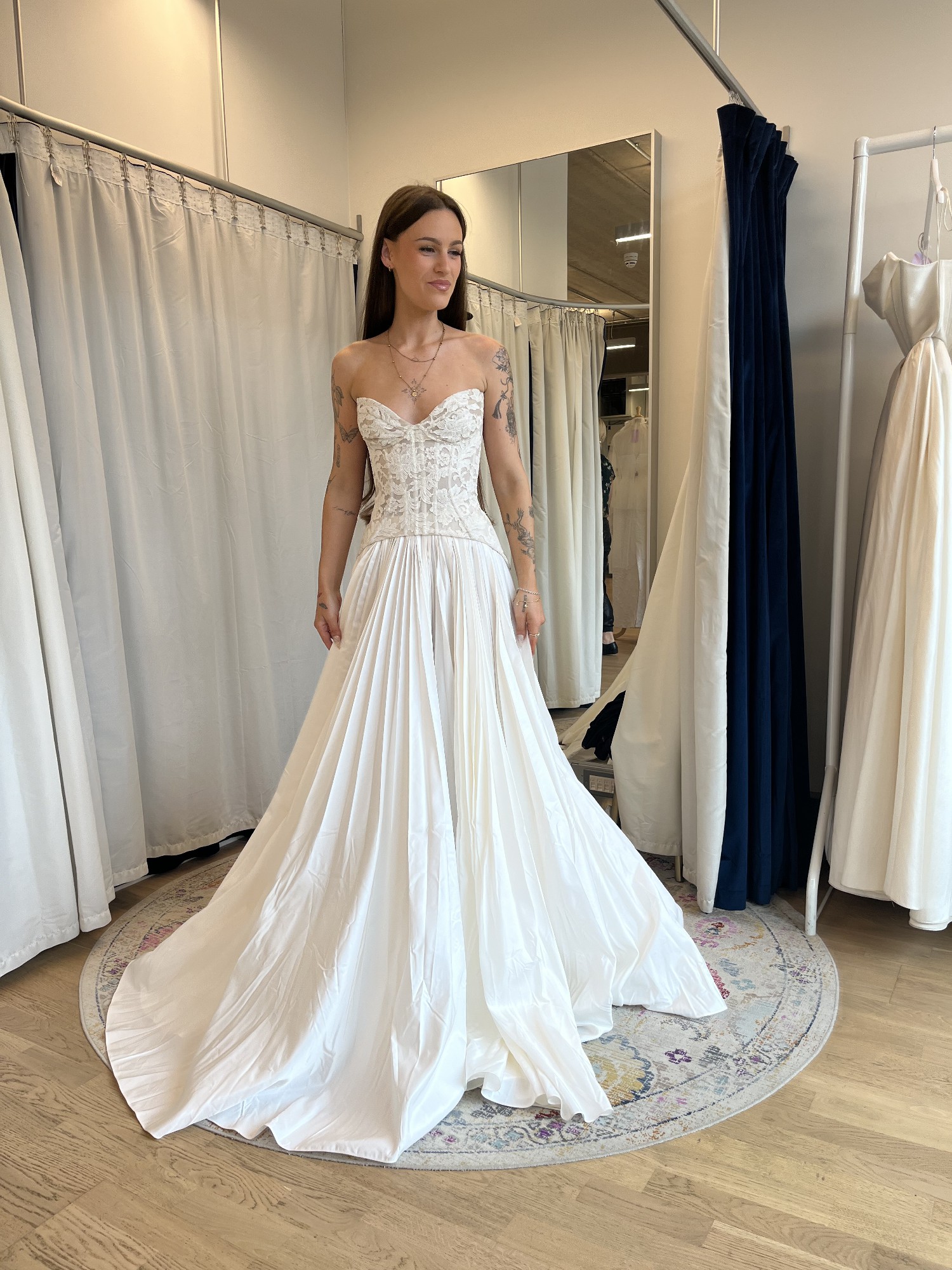 Sept Bridal, Corset No.1 & Skirt No.4 New Wedding Dress Save 19% - Stillwhite Sept Bridal, Corset No.1 & Skirt No.4 New Wedding Dress Save 19% - Stillwhite