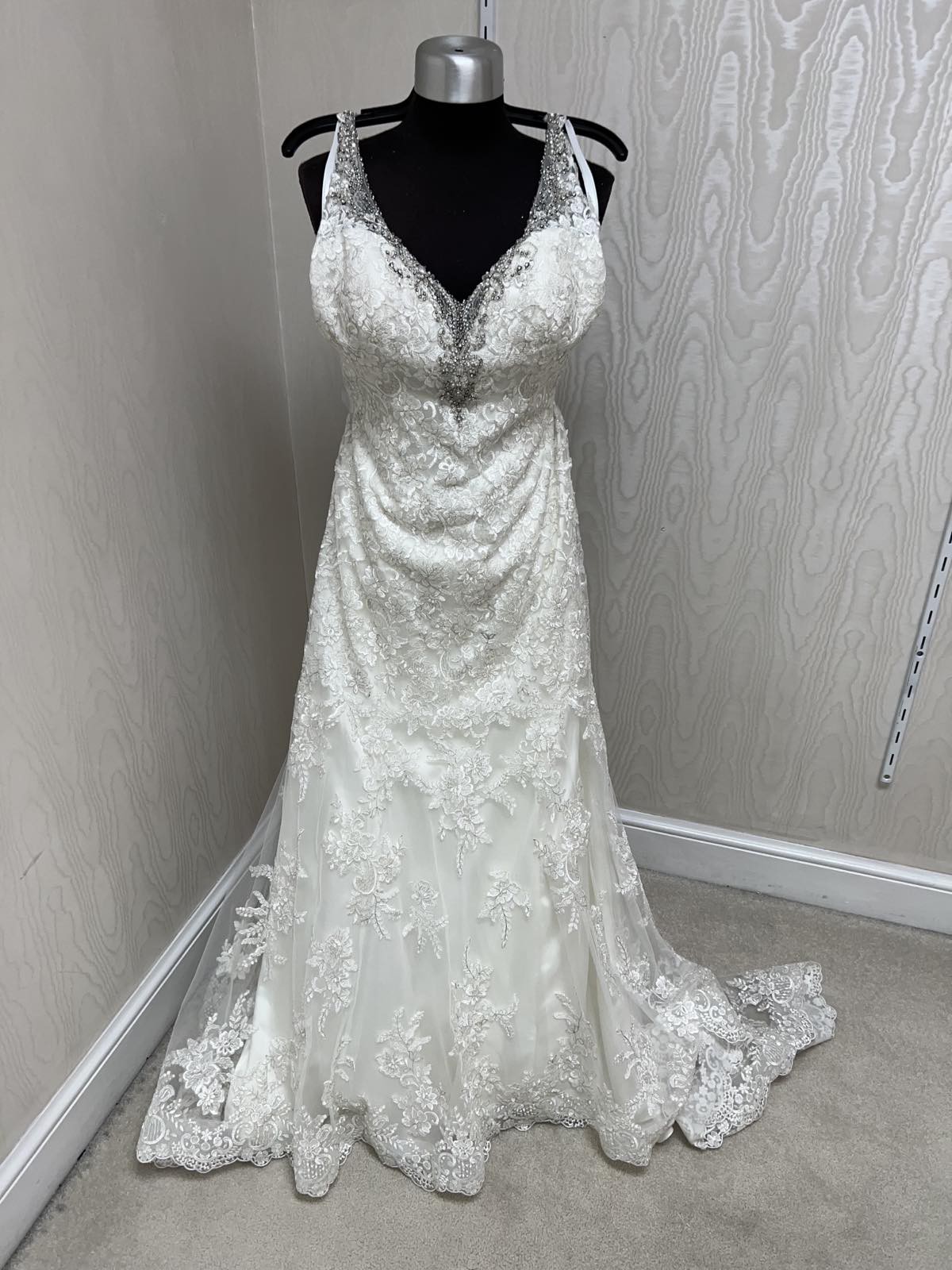 Allure Bridals 9401 Sample Wedding Dress Save 50% - Stillwhite
