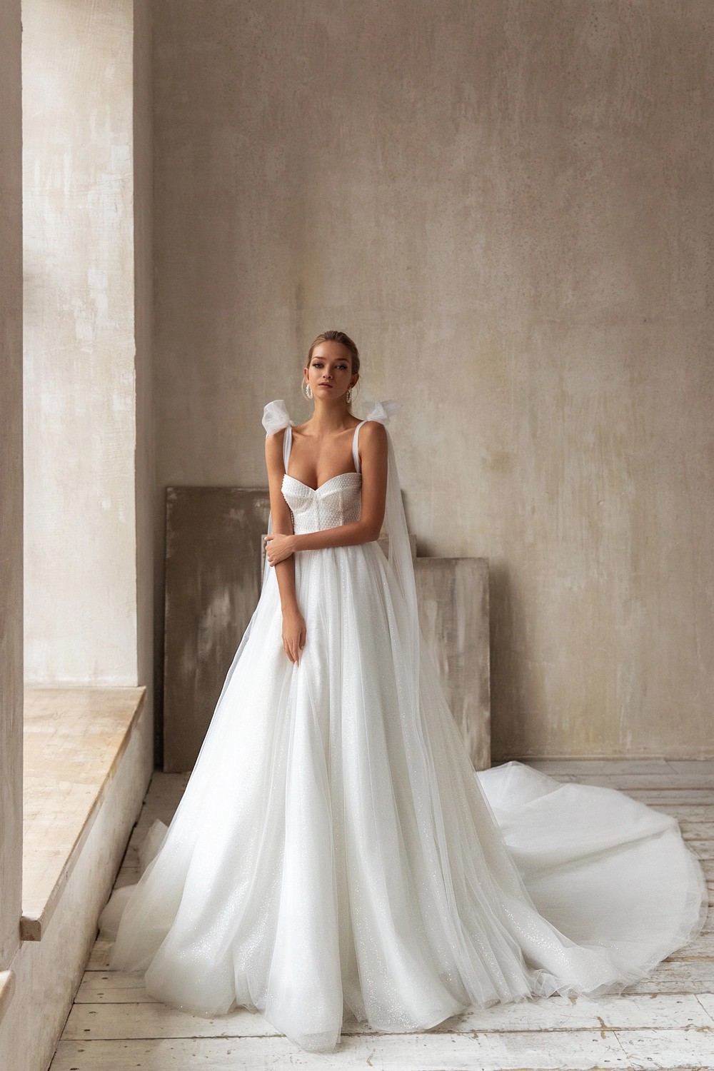 EVA Lendel ウェディングドレス Bloom 2024 Eva Lendel Bridal Spring 2024 | Barcelona Bridal Fashion