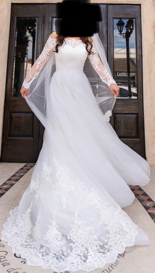 Olivia Bottega, Lace off-the-shoulder Olies & Veil Nuria Wedding Dress Save  70% - Stillwhite