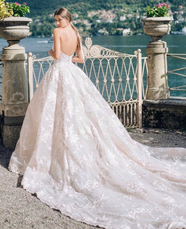 monique lhuillier white gown