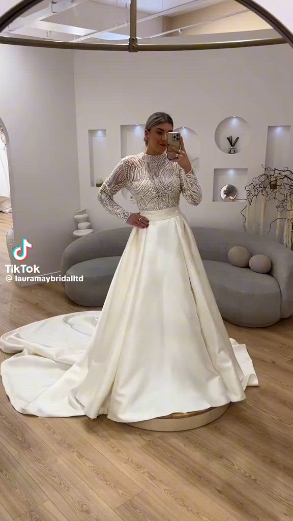 Laura May Bridal, Milla nova Clarins