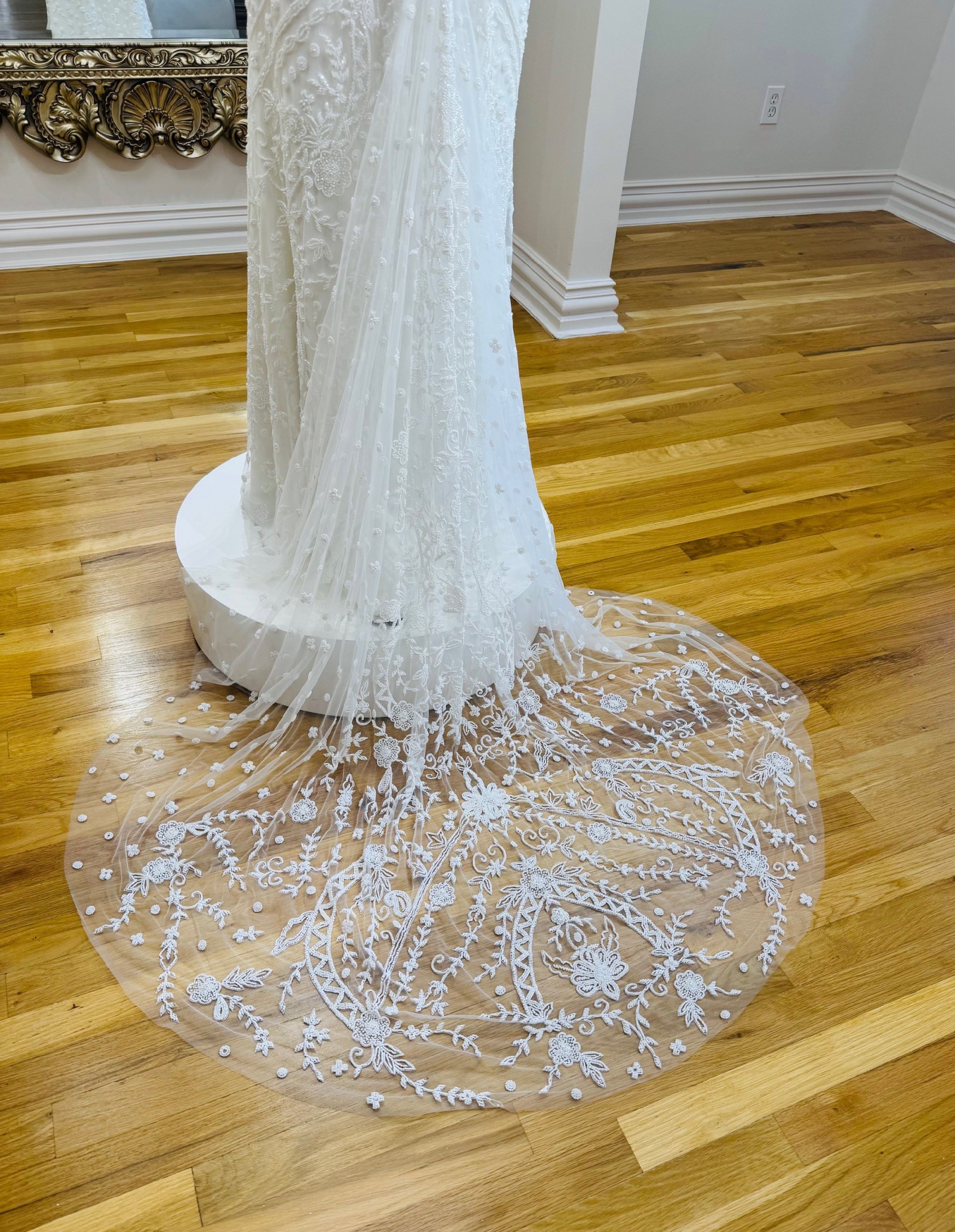 Anna Campbell, Milano 1 - New Unaltered Sample Wedding Dress Save