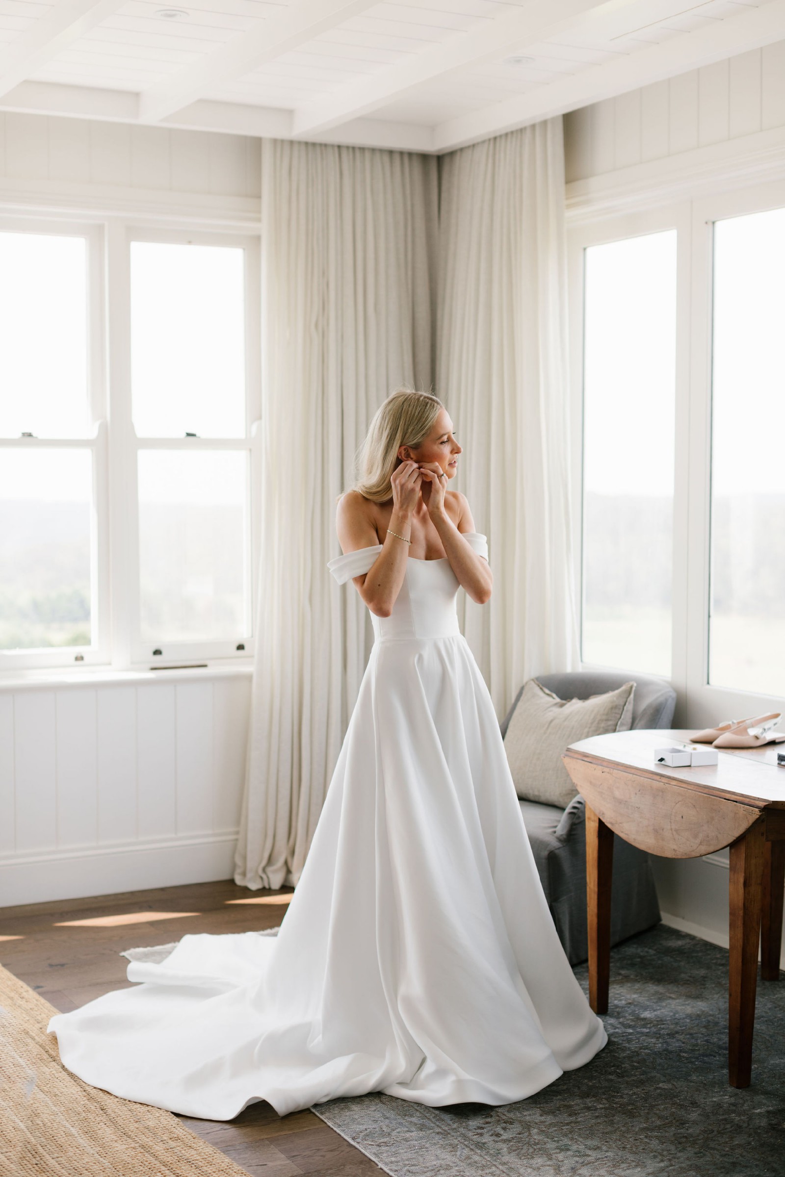 How far off the ground should a wedding dress be? – MyDressbox Australia