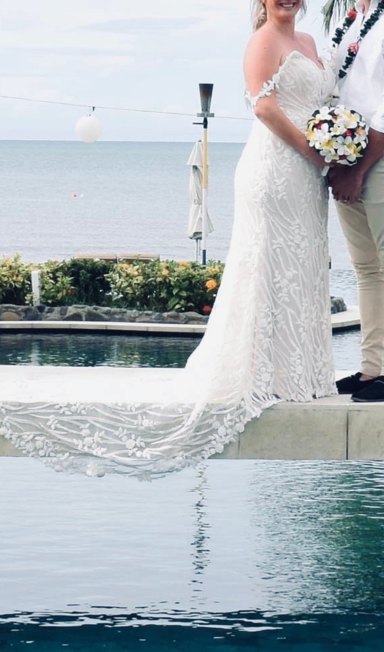 Madi Lane, Mandalay Wedding Dress Save 70% - Stillwhite