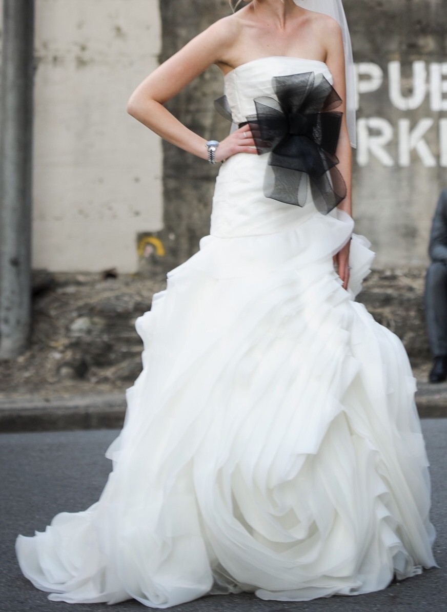 Vera Wang White VW351395 Preowned Wedding Dress Save 62% - Stillwhite