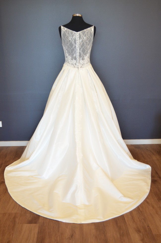 Peter Trends LV5311 Sample Wedding Dress Save 40 Stillwhite