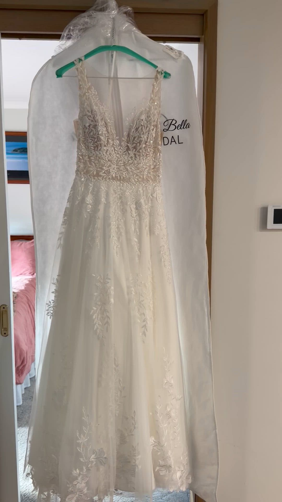 Miss Bella Bridal, Hayes