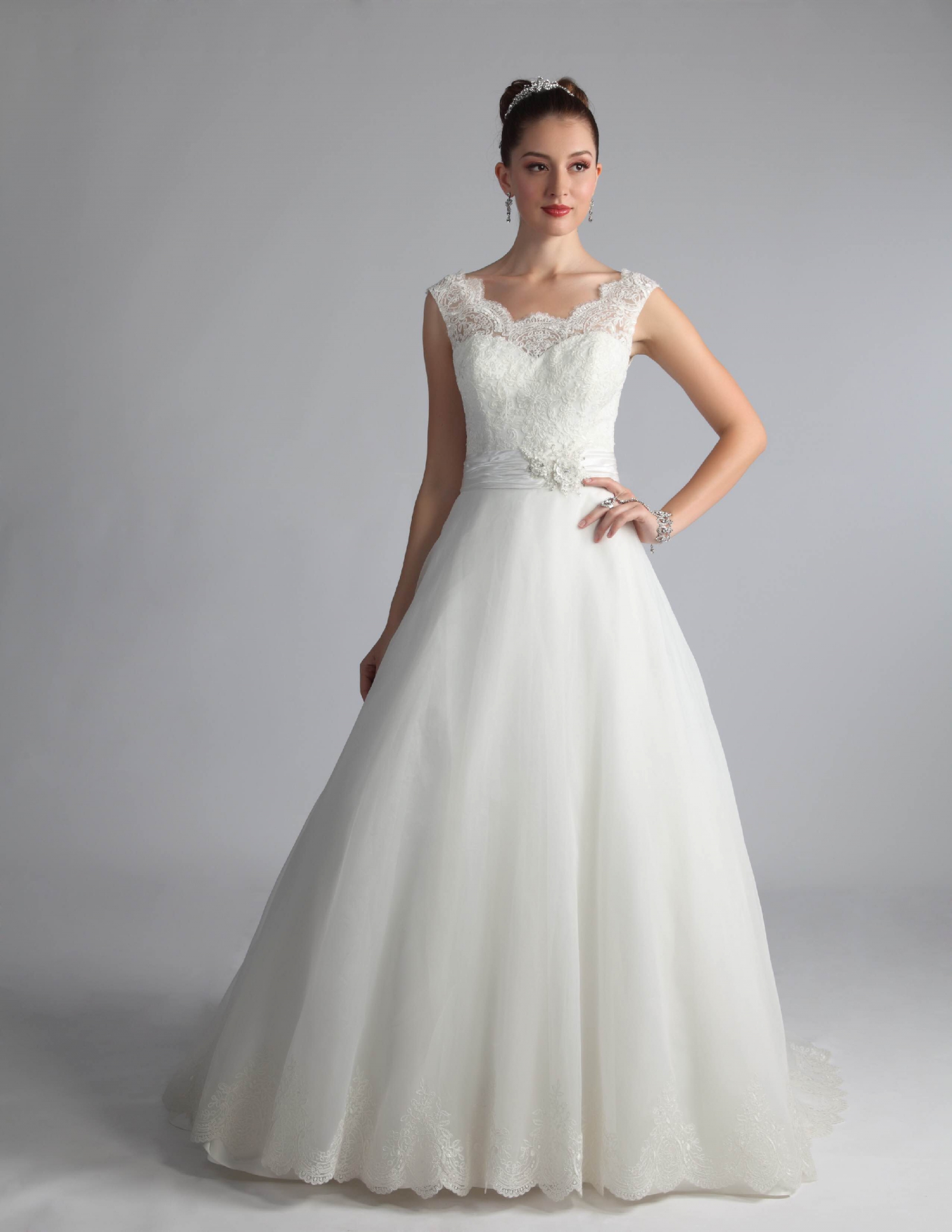 Venus Bridal QT4606 Preowned Wedding Dress Save 72