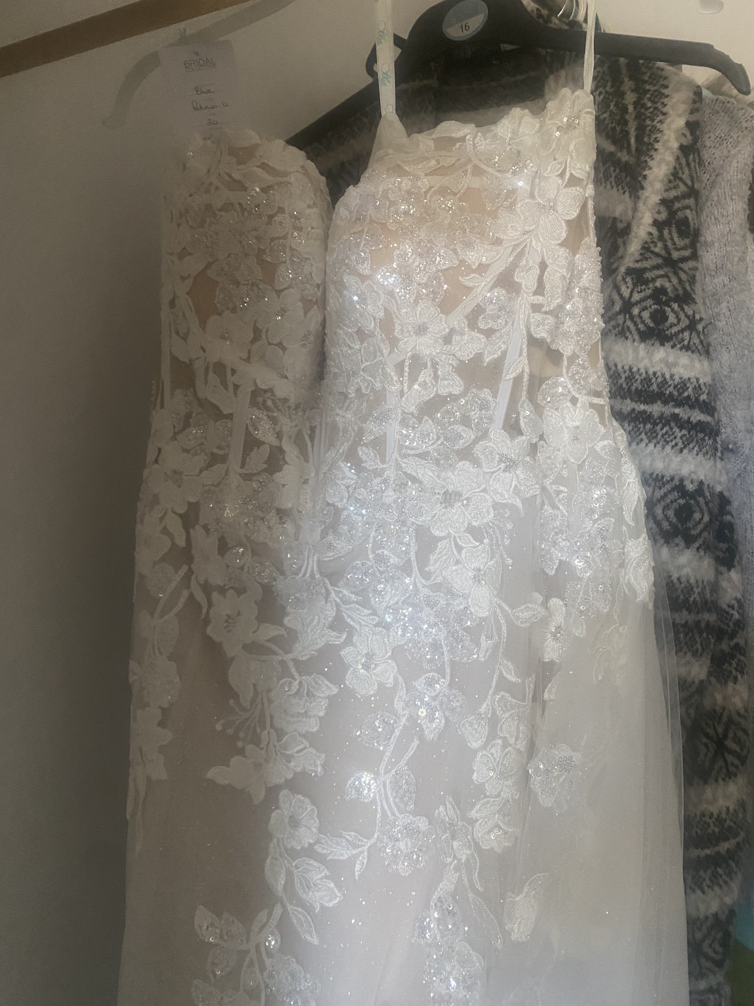 Enzoani, Blue collection- Petunia