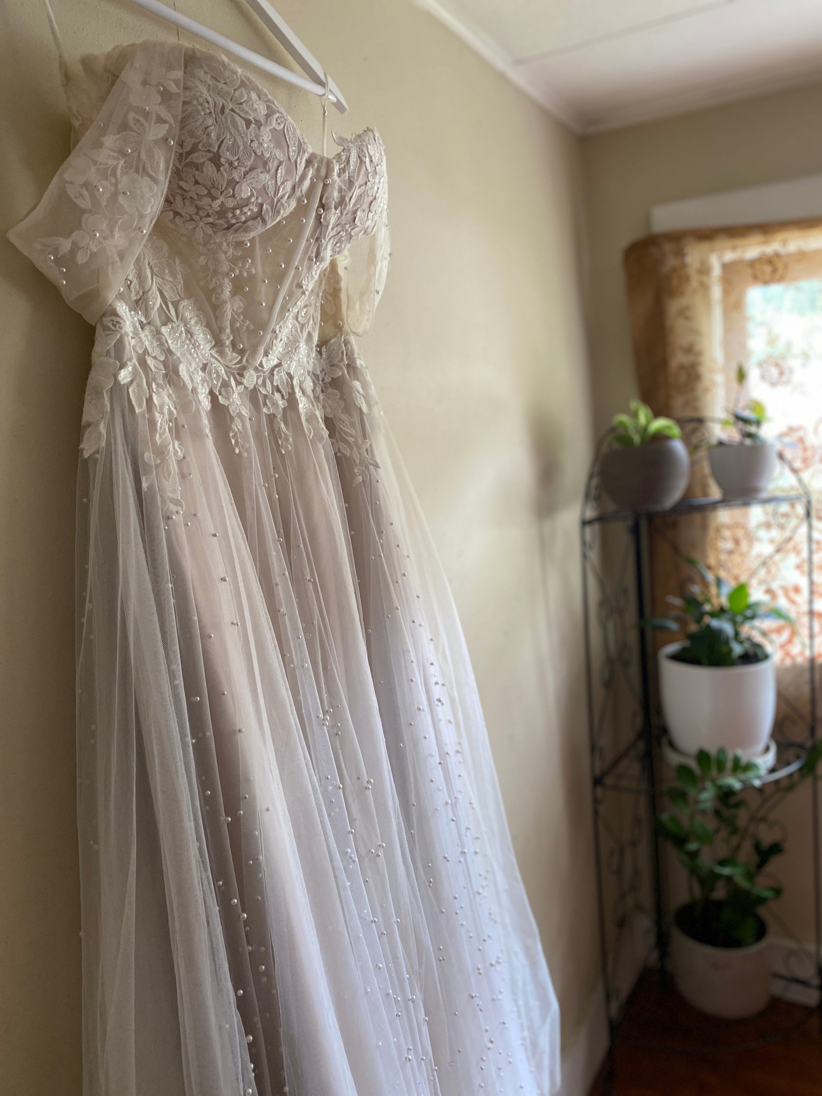 Madi Lane, Kaiya (ML23133) Wedding Dress Save 40% - Stillwhite Madi Lane, Kaiya (ML23133) Wedding Dress Save 40% - Stillwhite