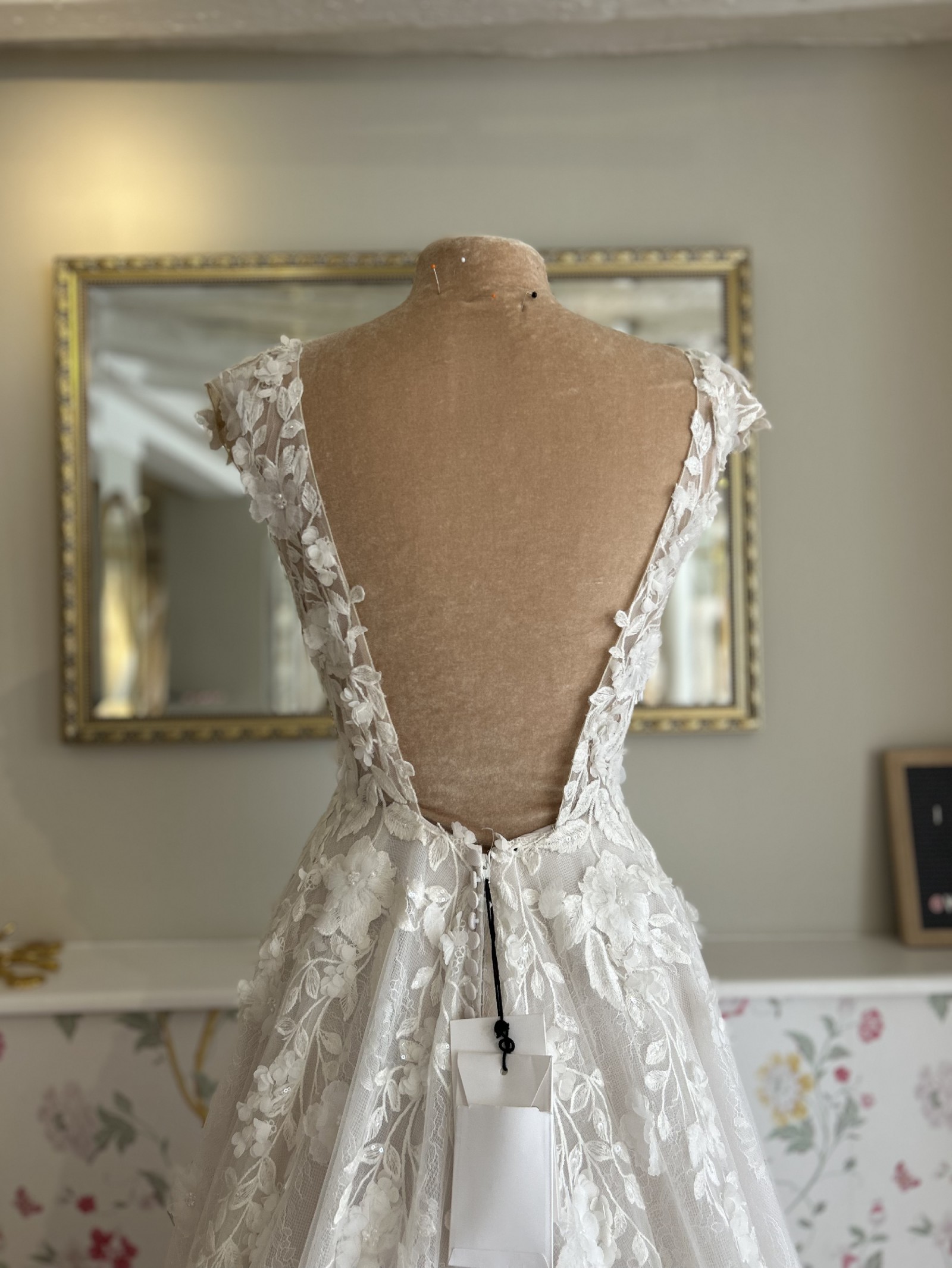 Justin Alexander, Venetia Sample Wedding Dress Save 78% - Stillwhite