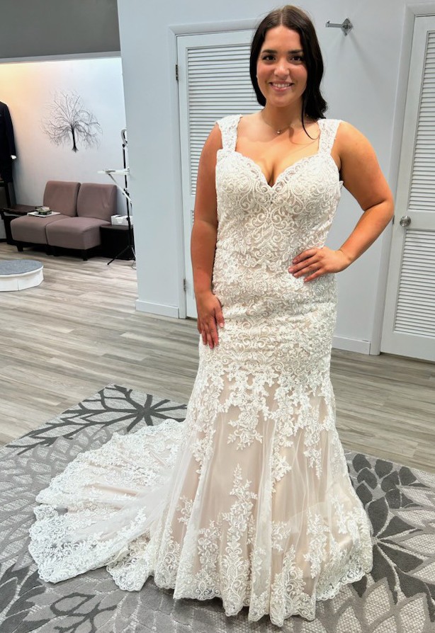 Allure Bridals Sample Wedding Dress Save 84 Stillwhite