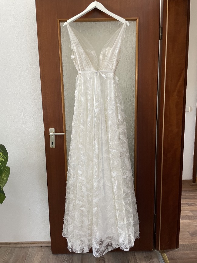 Fraulein Liebe Feather Dress New Wedding Dress Save 20% - Stillwhite