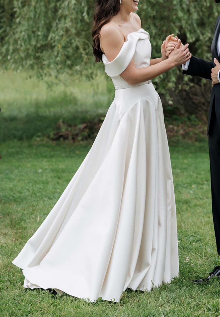 Naeem Khan, basque waist off the shoulder silk ballgown Wedding Dress Save 41% - Stillwhite Naeem Khan, basque waist off the shoulder silk ballgown Wedding Dress Save 41% - Stillwhite