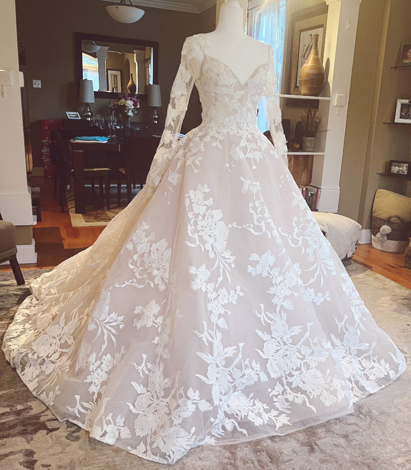 Monique Lhuillier New Wedding Dress - Stillwhite