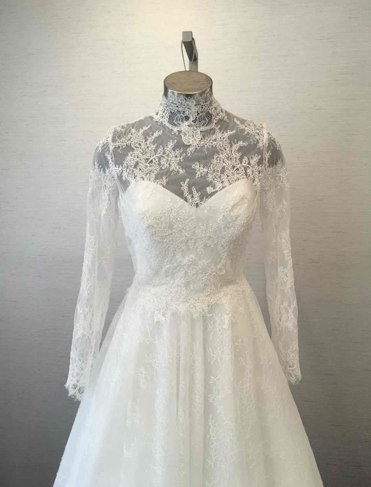 Lovely Lea-Ann Belter Silk Wedding Dress