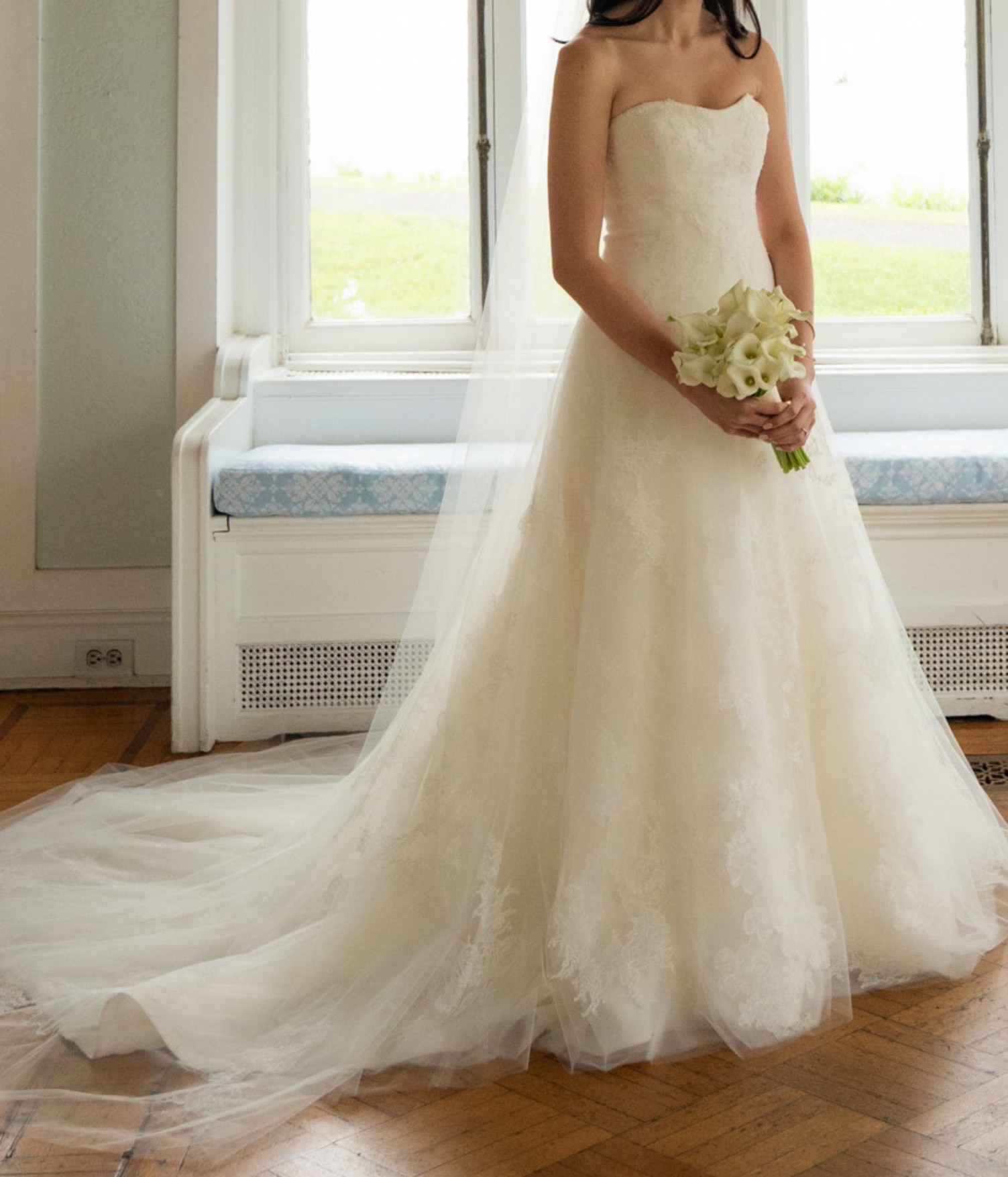 white christmas dresses Used Vera Wang Vera Wang Dress with Veil Wedding Dress