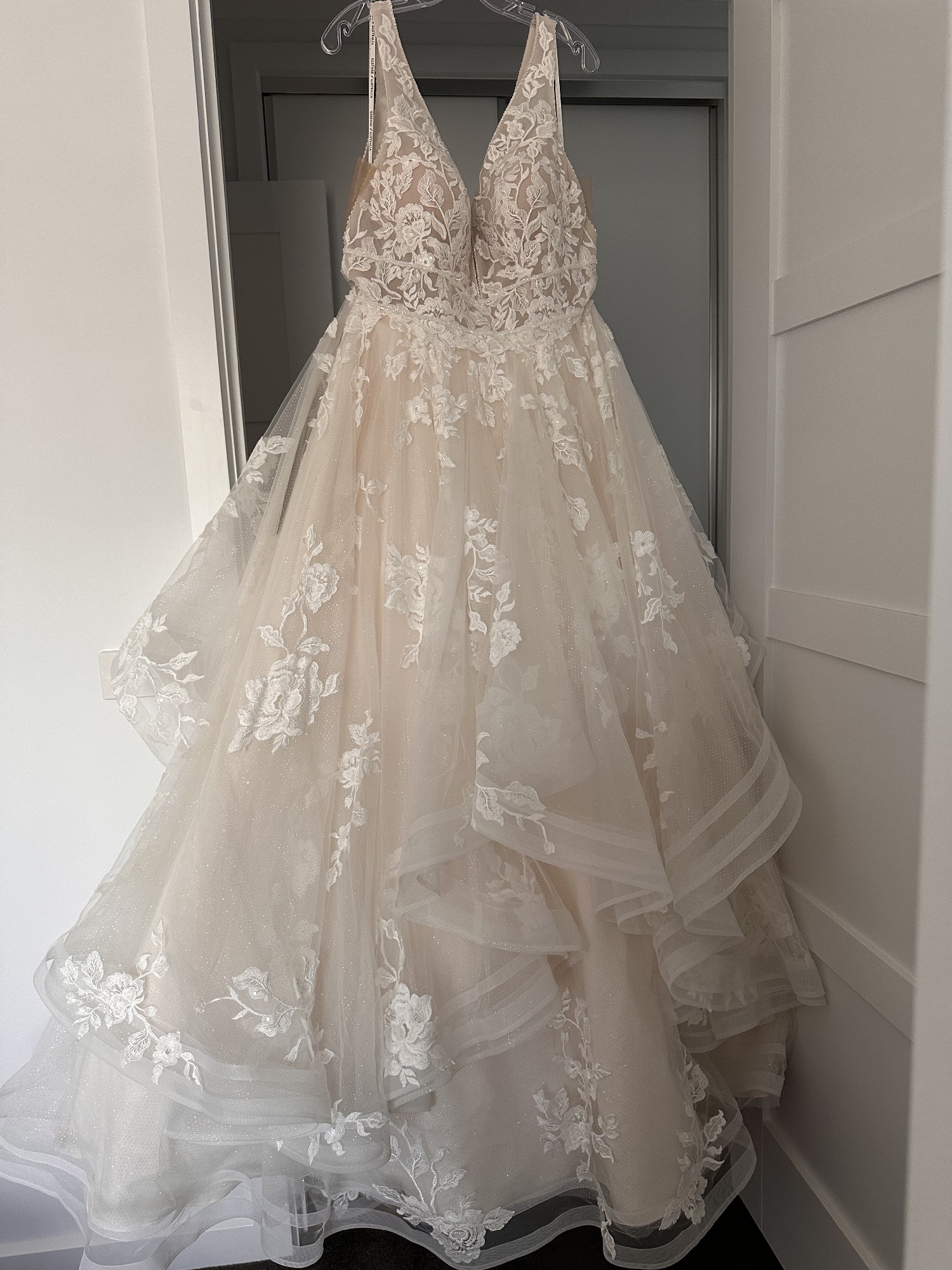Essense of Australia MINDY - D3384 New Wedding Dress Save 50% - Stillwhite