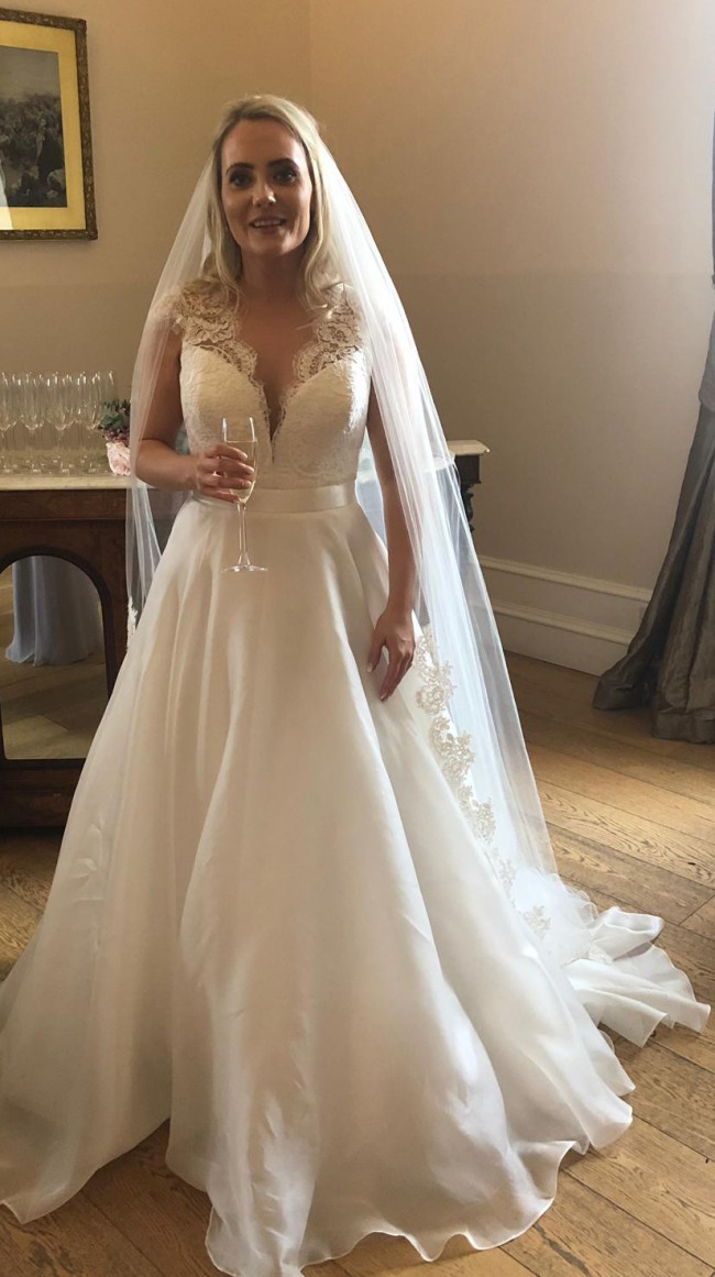 Suzanne Neville Alicia 2019 Used Wedding Dress Save 44