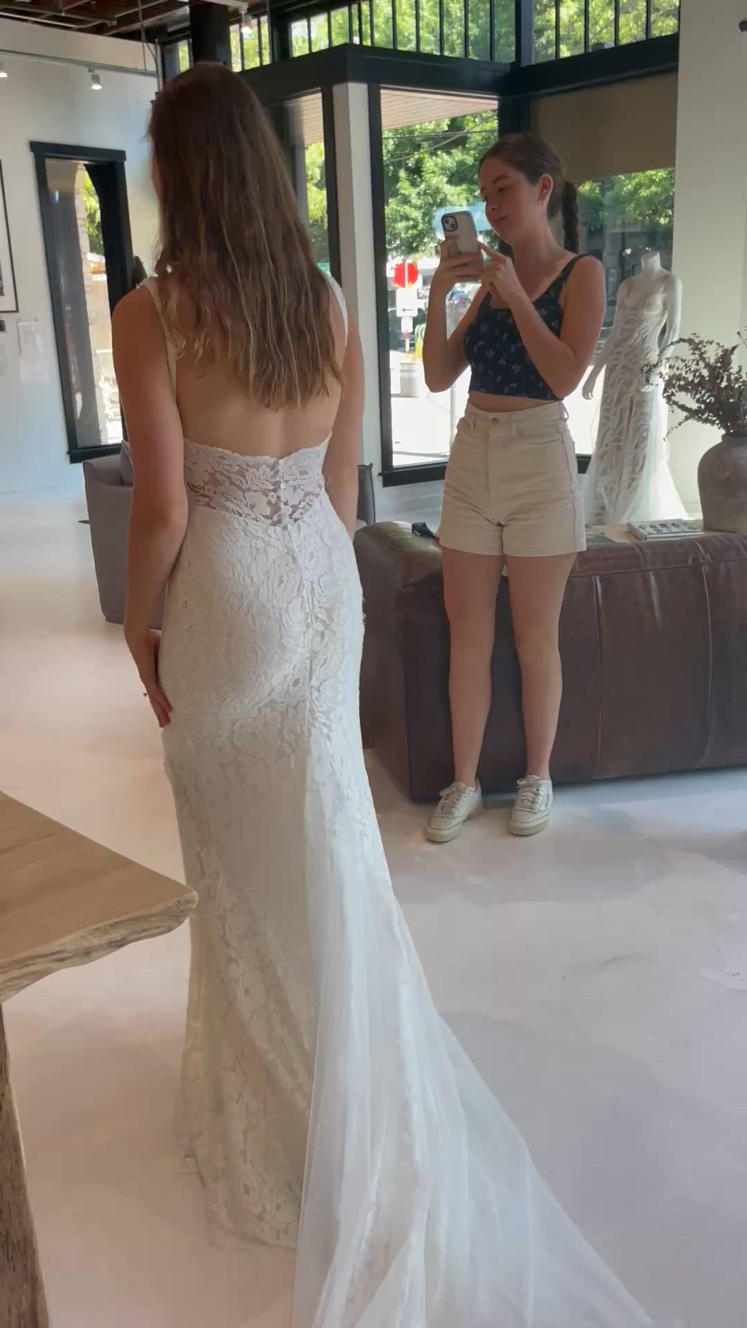 Grace Loves Lace, Lumi