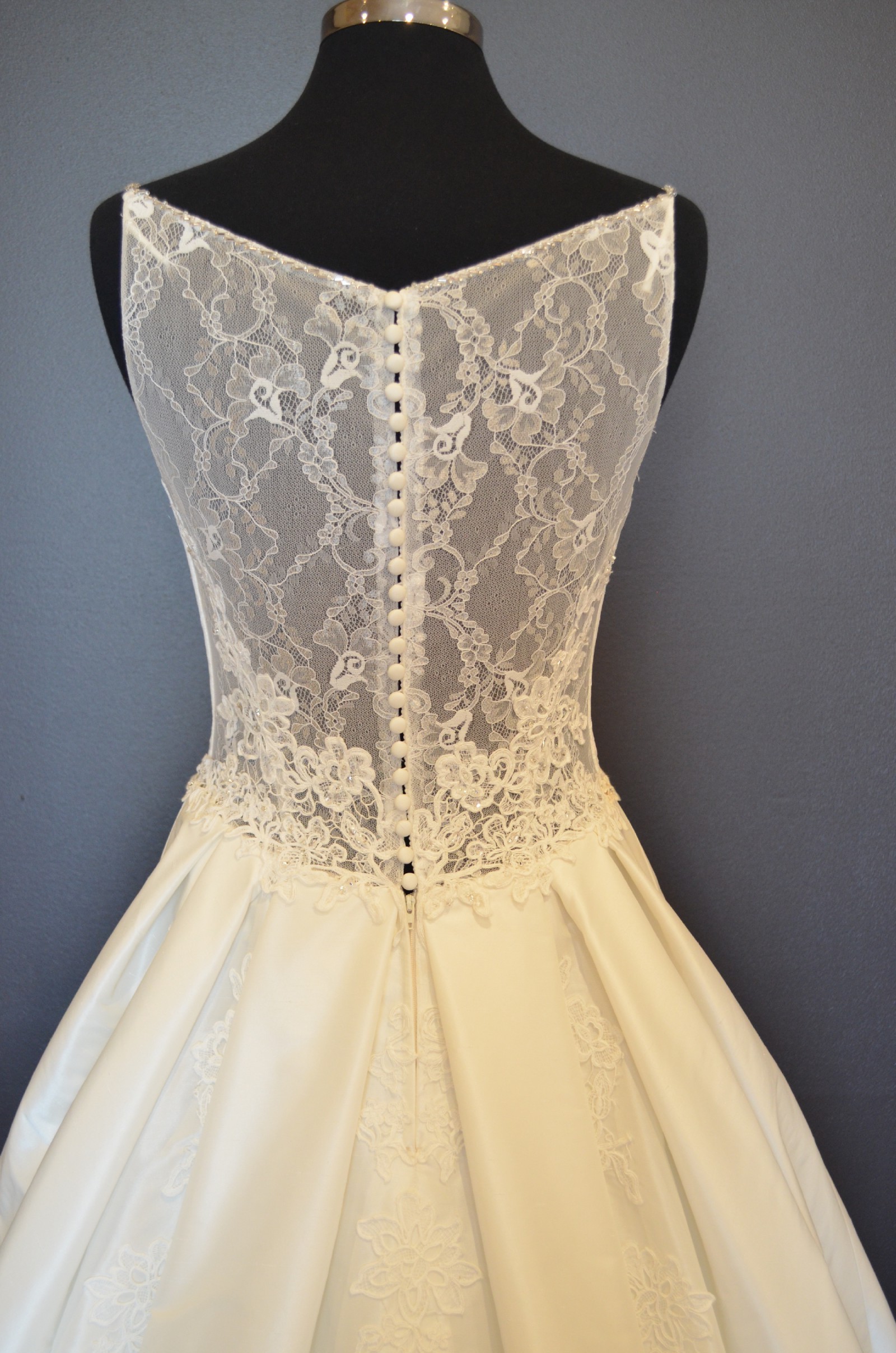 Peter Trends LV5311 Sample Wedding Dress Save 40% - Stillwhite