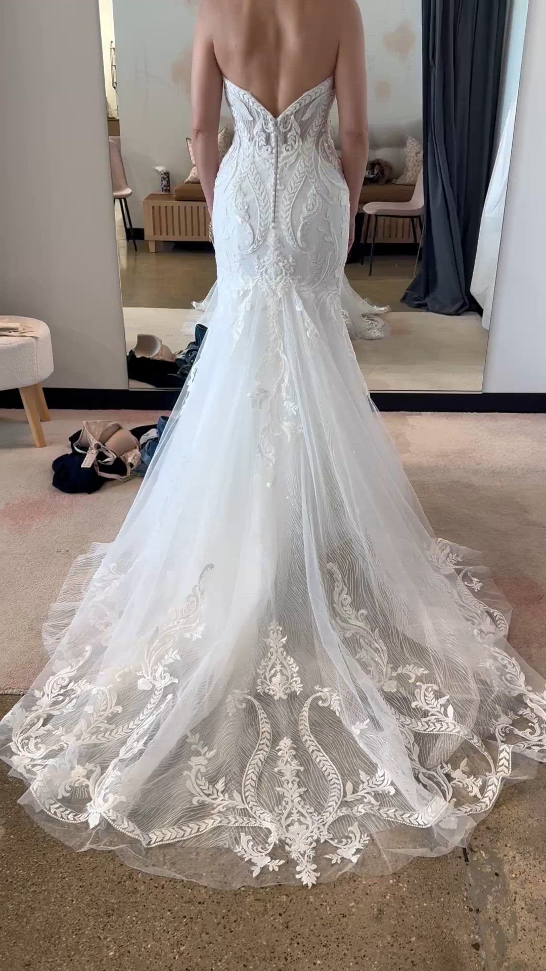 Watters, 11132 Dennison intricate strapless lace fit and fl