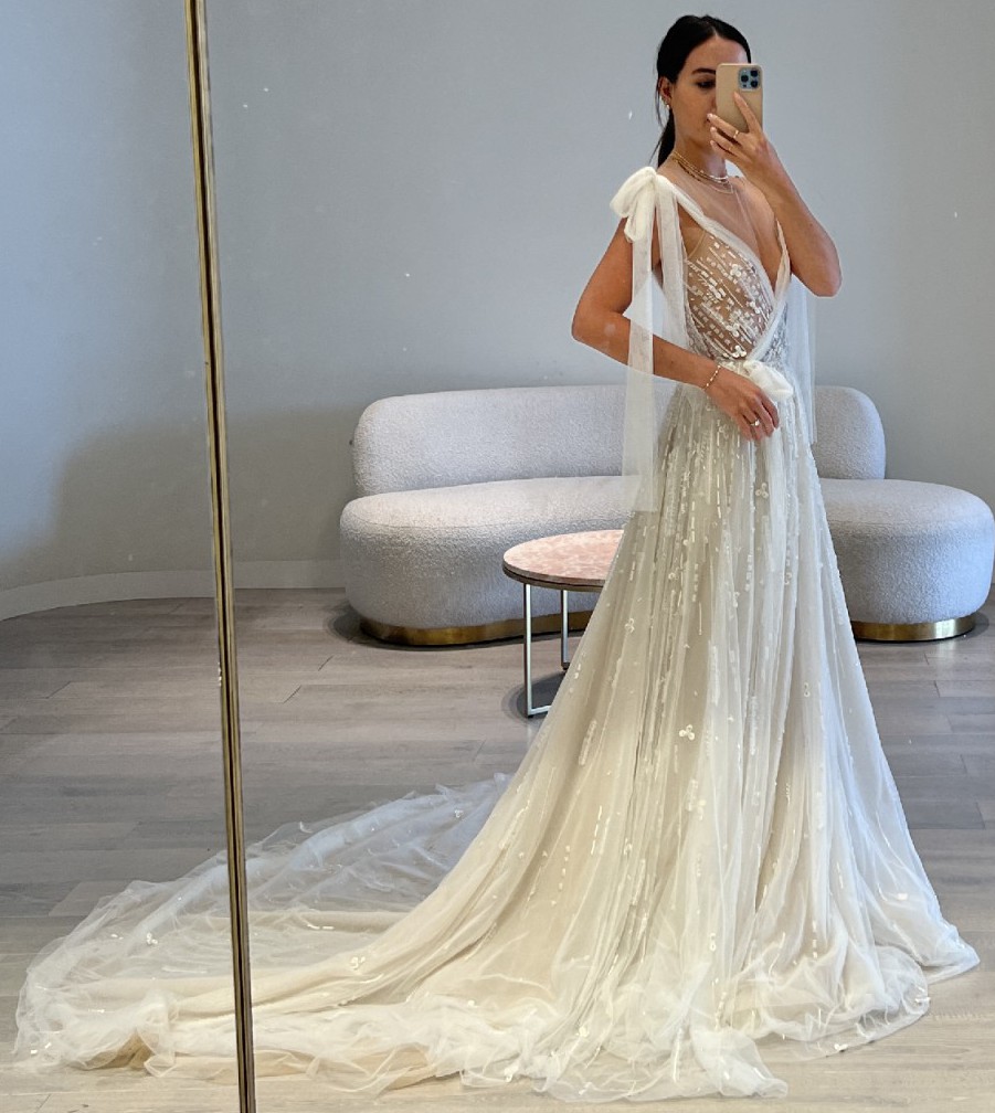 Liz Martinez Lagoon New Wedding Dress Save 24% - Stillwhite