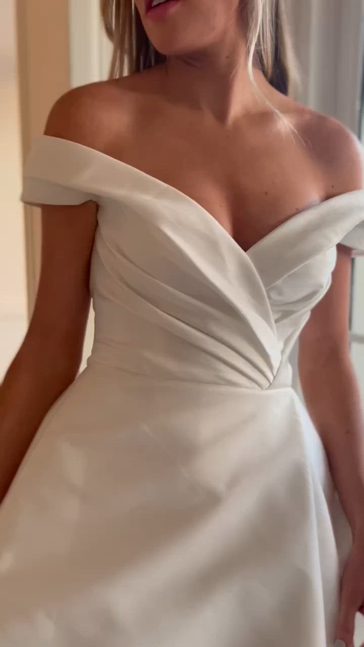 Monique Lhuillier, BL21127