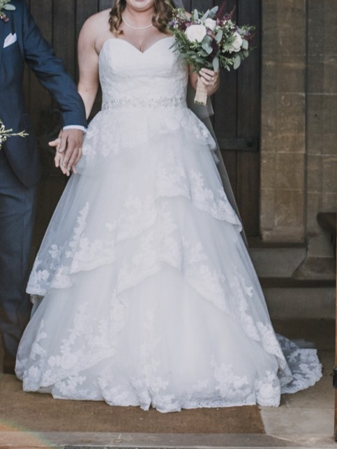  Blue  By Enzoani Hollister Second  Hand  Wedding  Dress  on 