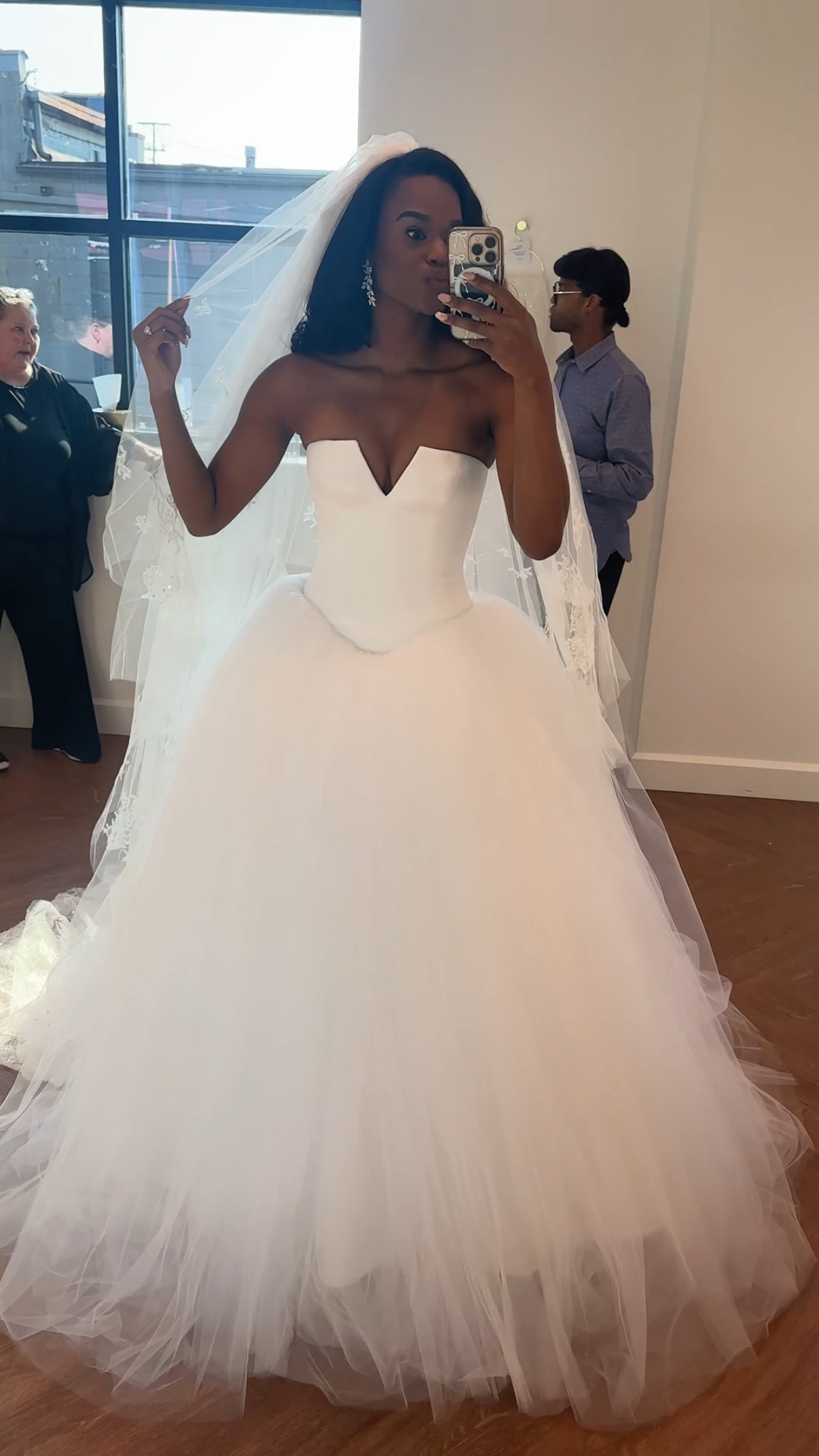 Vera Wang, Fernanda Wedding Dress Save 15% - Stillwhite