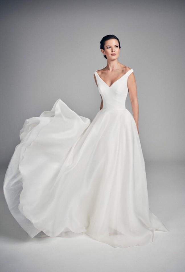 Suzanne Neville Sample Wedding Dress Save 48 Stillwhite
