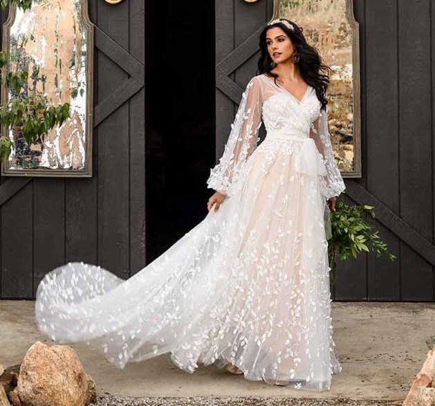 All Who Wander Raine New Wedding Dress Save 33 Stillwhite