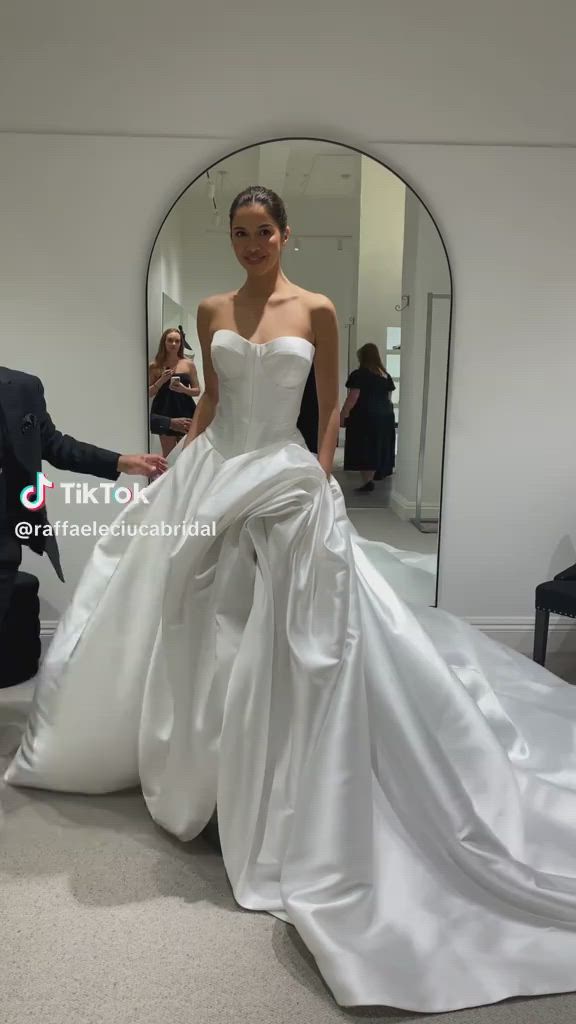 Oksana Mukha, Sisley Wedding Dress