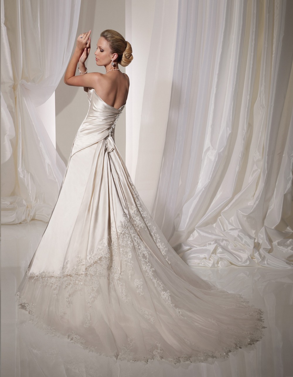 Unique Bridal Collection Sofia New Wedding Dress - Stillwhite