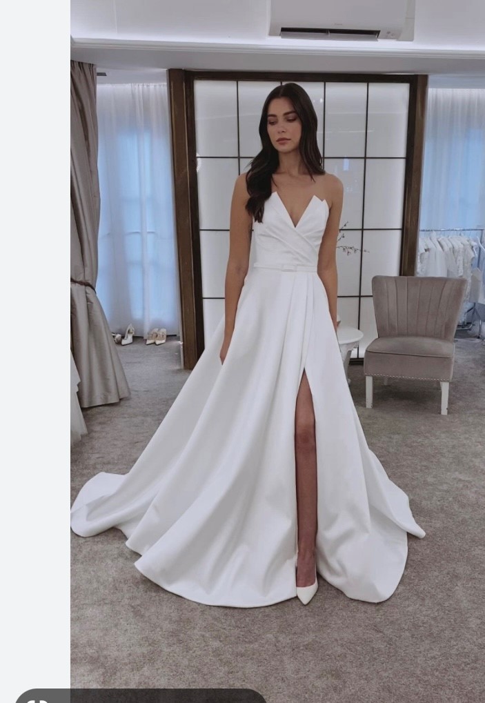 Suzanne Neville Penny New Wedding Dress Save 39 Stillwhite