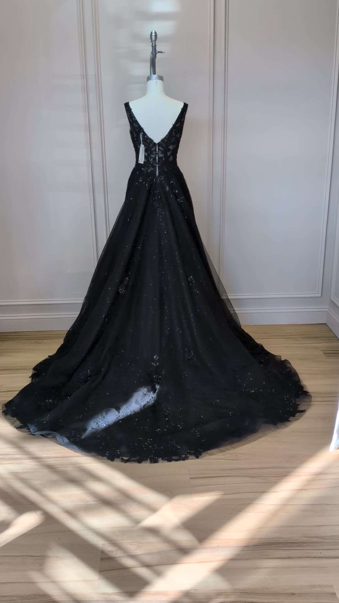 Stacey's Bridal, Luna
