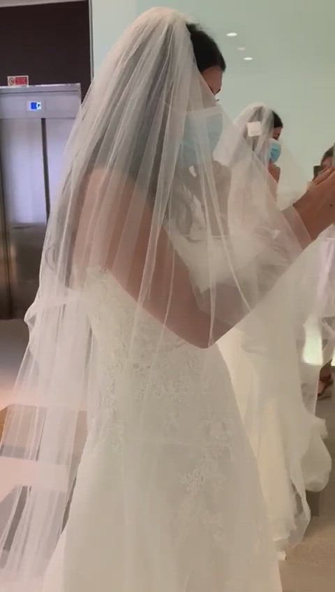 La Sposa, Pintora