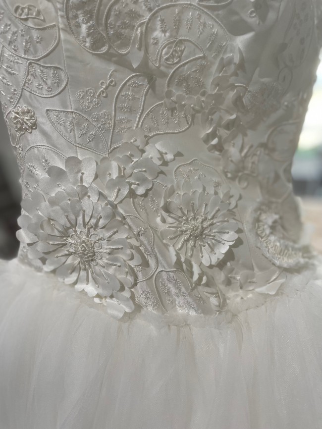 white by vera wang halter sheath wedding dress David's - Featuring WHITE x Vera Wang High Neck Halter Wedding Dress http://bit.ly/2E7VoTH Photo: CHOATE HOUSE // Forever Cole Events