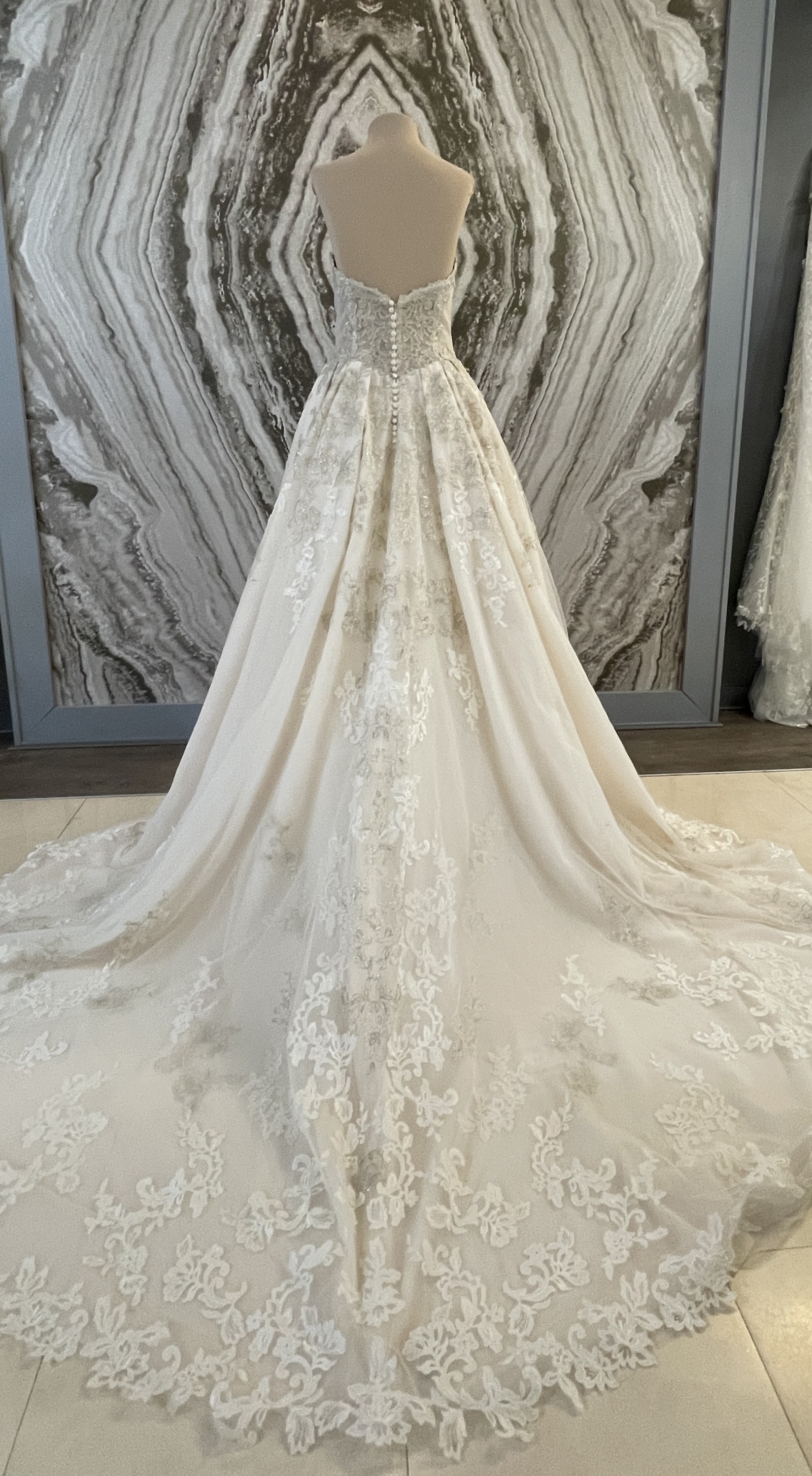 Vera Wang Lucienne Sample Wedding Dress Save 70% - Stillwhite