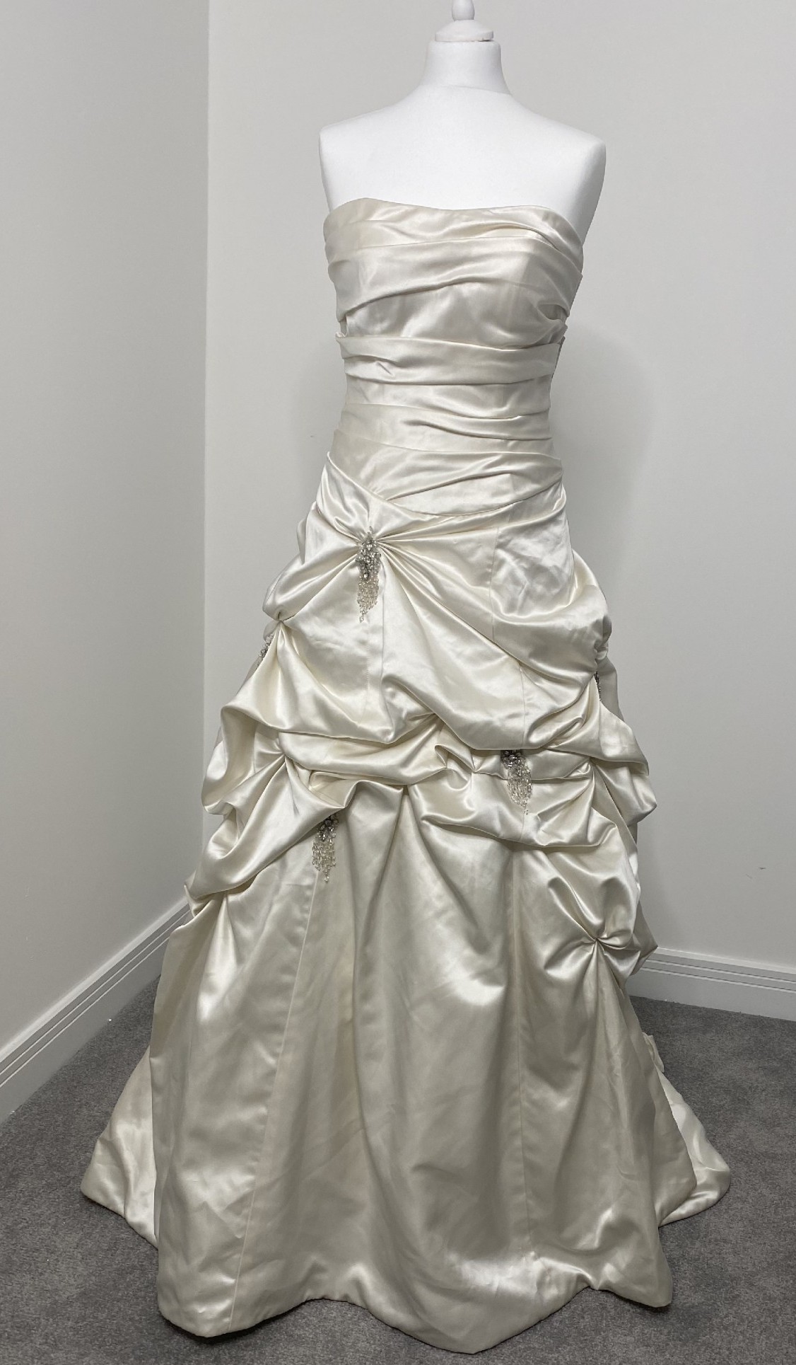 Alfred Sung Sample Wedding Dress - Stillwhite