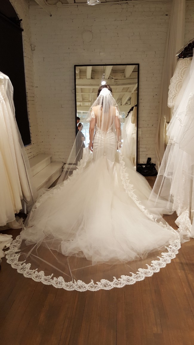 galia lahav still white