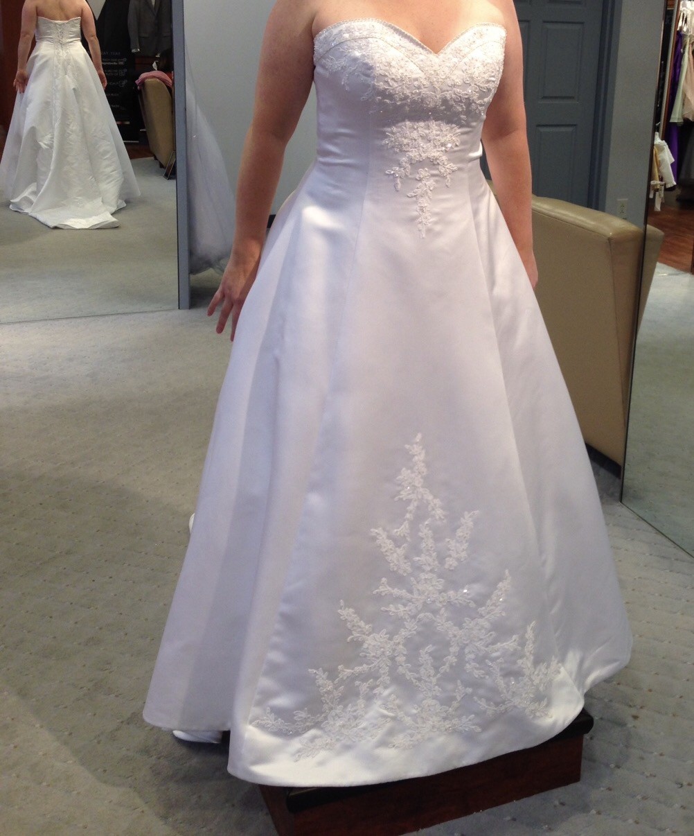  Alfred  Angelo  Preowned Wedding  Dress  on Sale 50 Off 