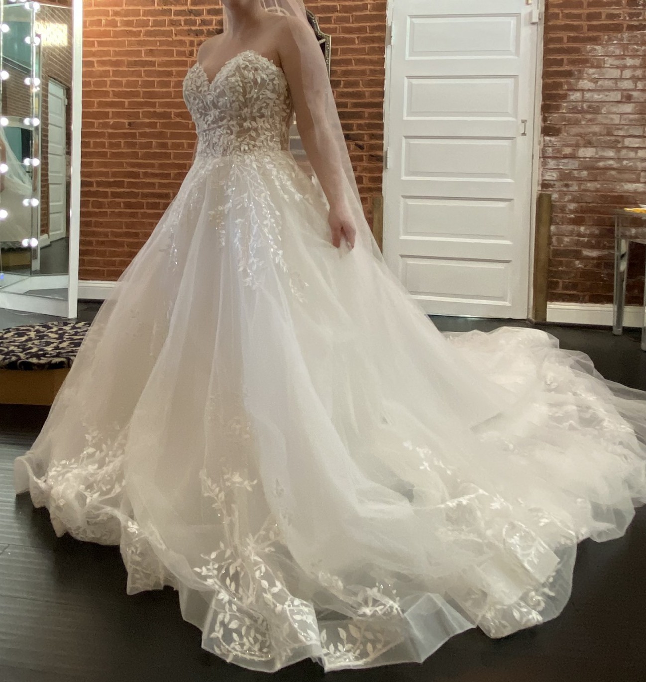 Allure Bridal Wedding Dress Never Worn - Size 10 (street 6