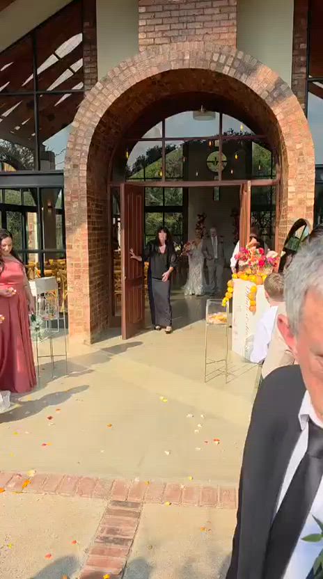 Enzoani, Ora