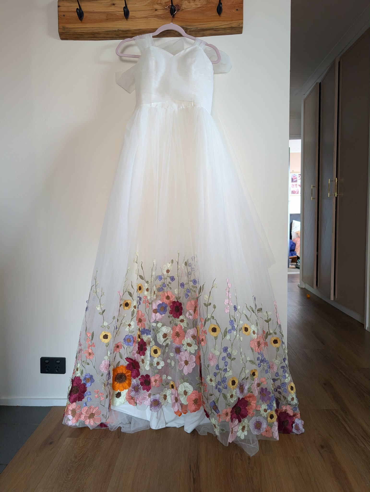 embroidered women's dress Floral Embroidered Tank Maxi Dress main image 0