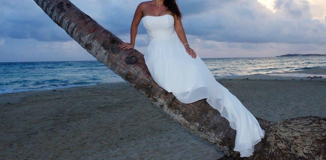 David's Bridal, STYLE# V9743 Wedding Dress Save 45% - Stillwhite