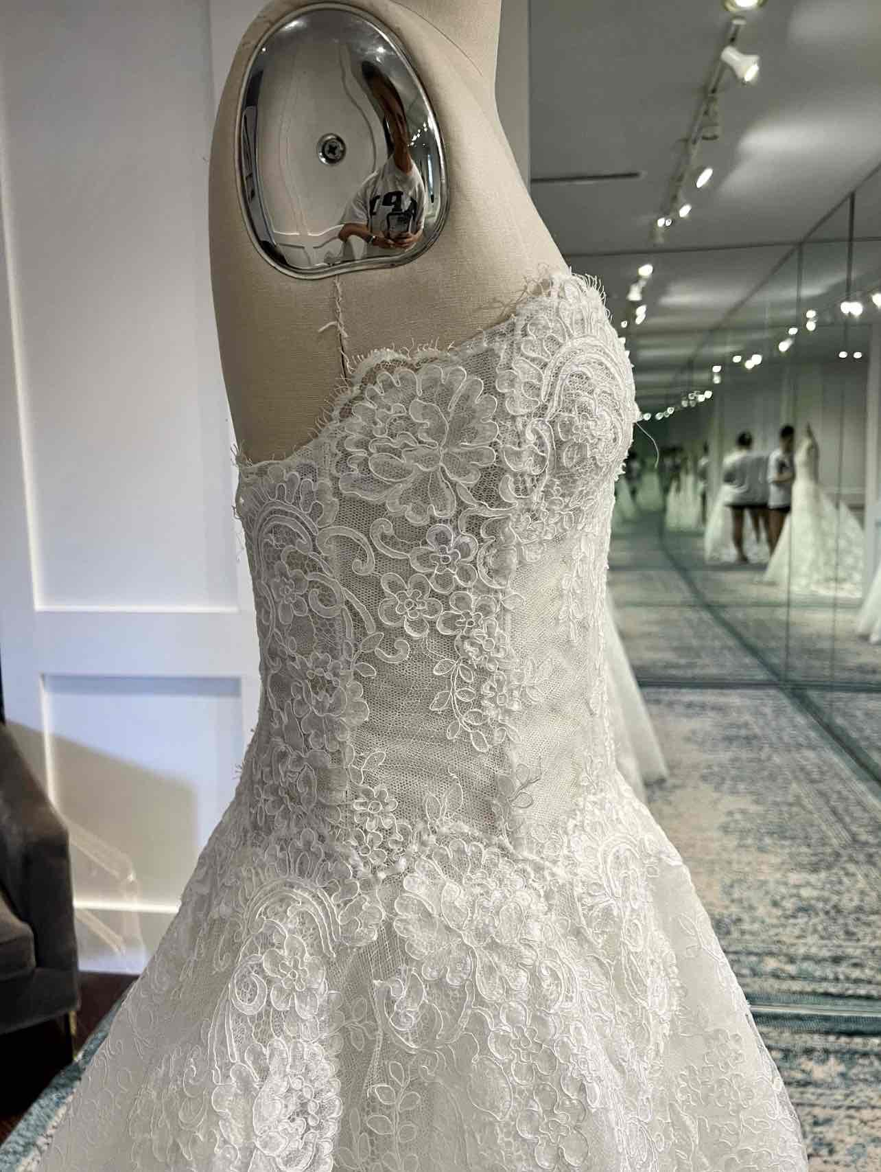 Monique Lhuillier - Fleur de Lis Veil